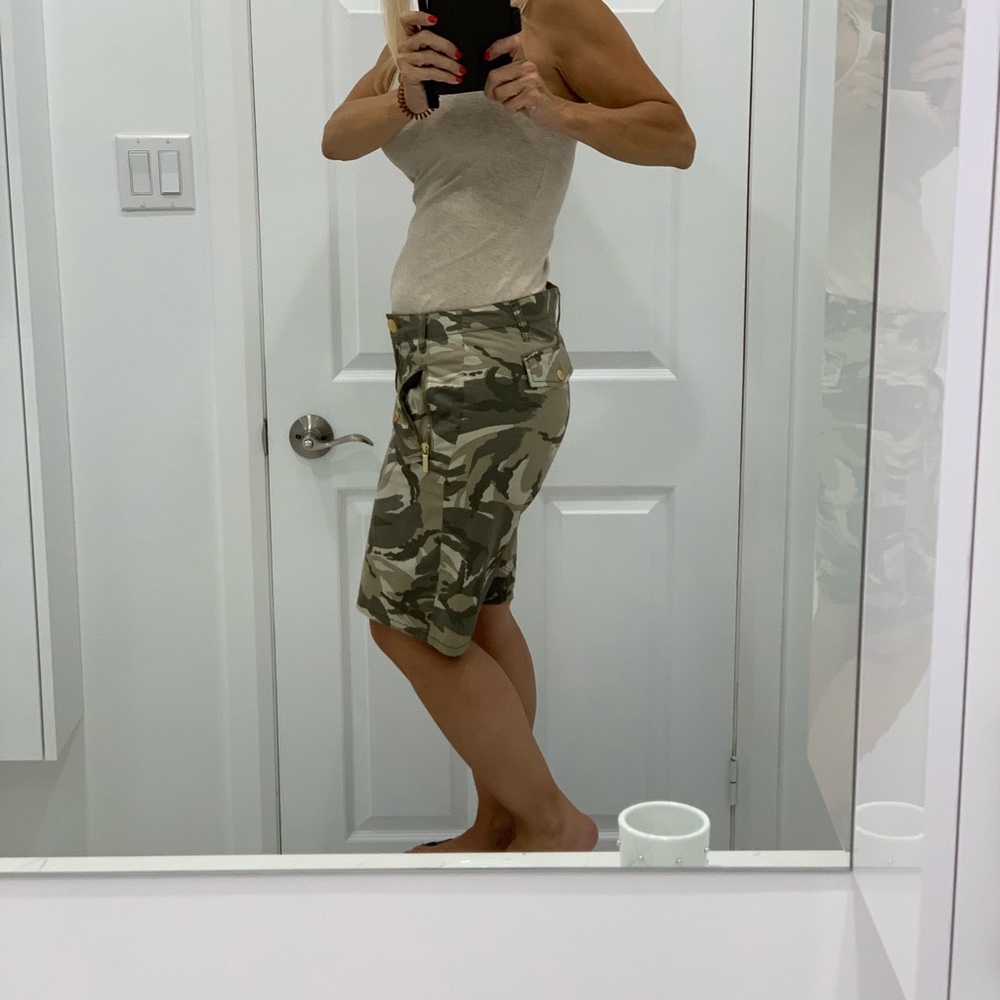 Michael Kors Camo bermudas